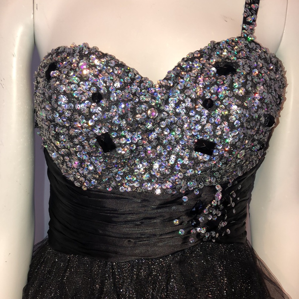 Dress - Picture 3 of 3